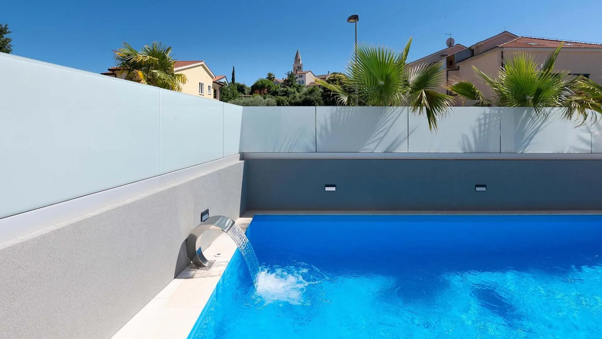 Charming Villa Magnifica With Heated Pool For 8 Funtana