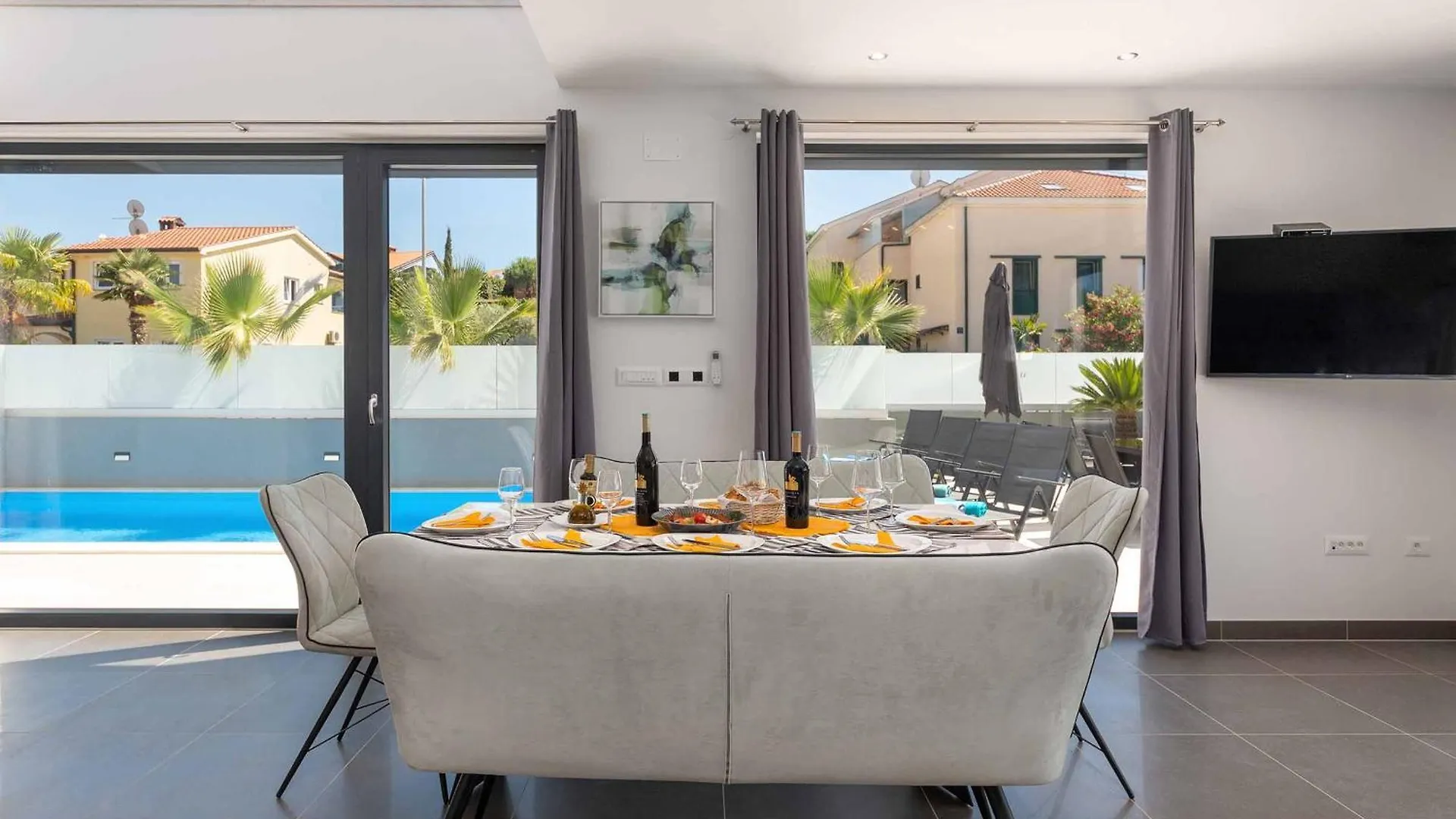 Charming Villa Magnifica With Heated Pool For 8 Funtana