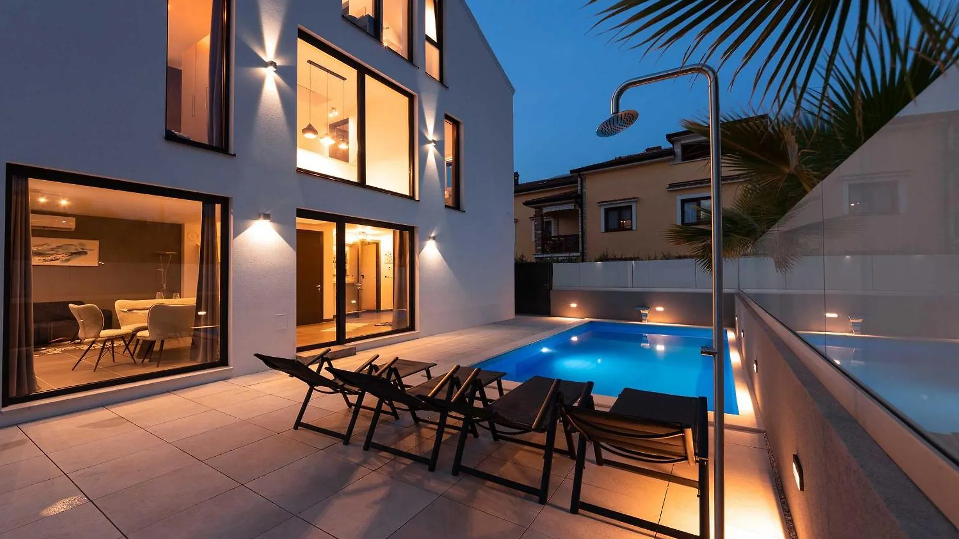 Charming Villa Magnifica With Heated Pool For 8 Funtana