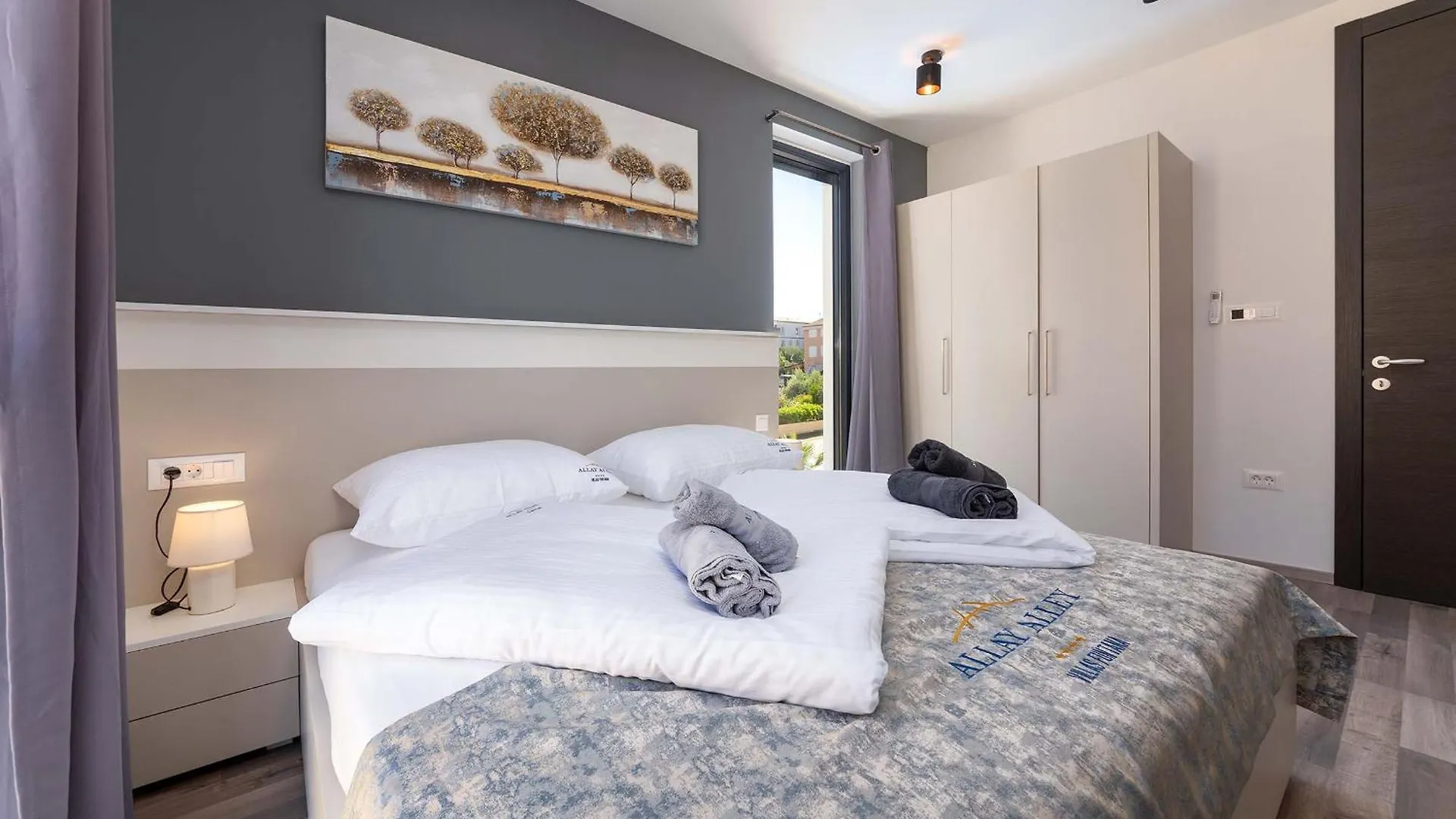 Charming Villa Magnifica With Heated Pool For 8 Funtana