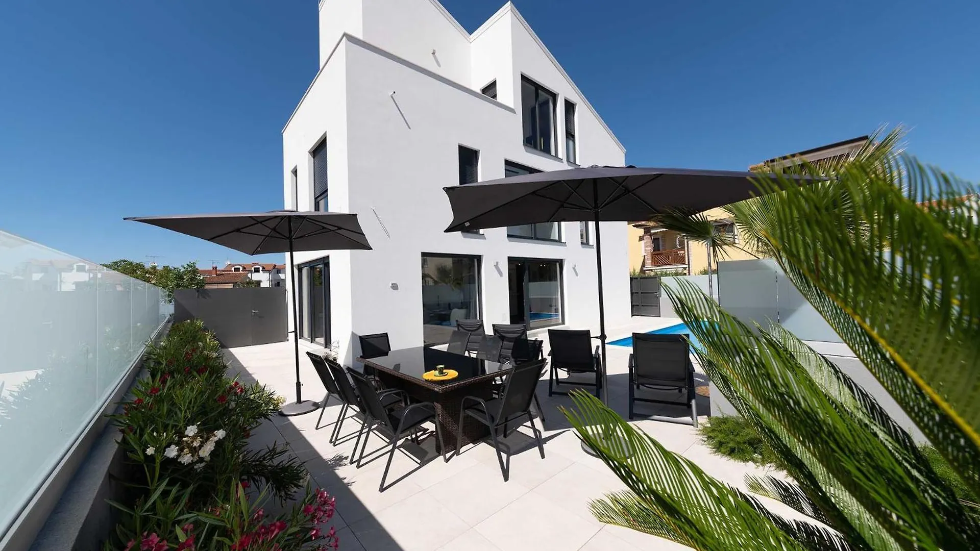 Charming Villa Magnifica With Heated Pool For 8 Funtana