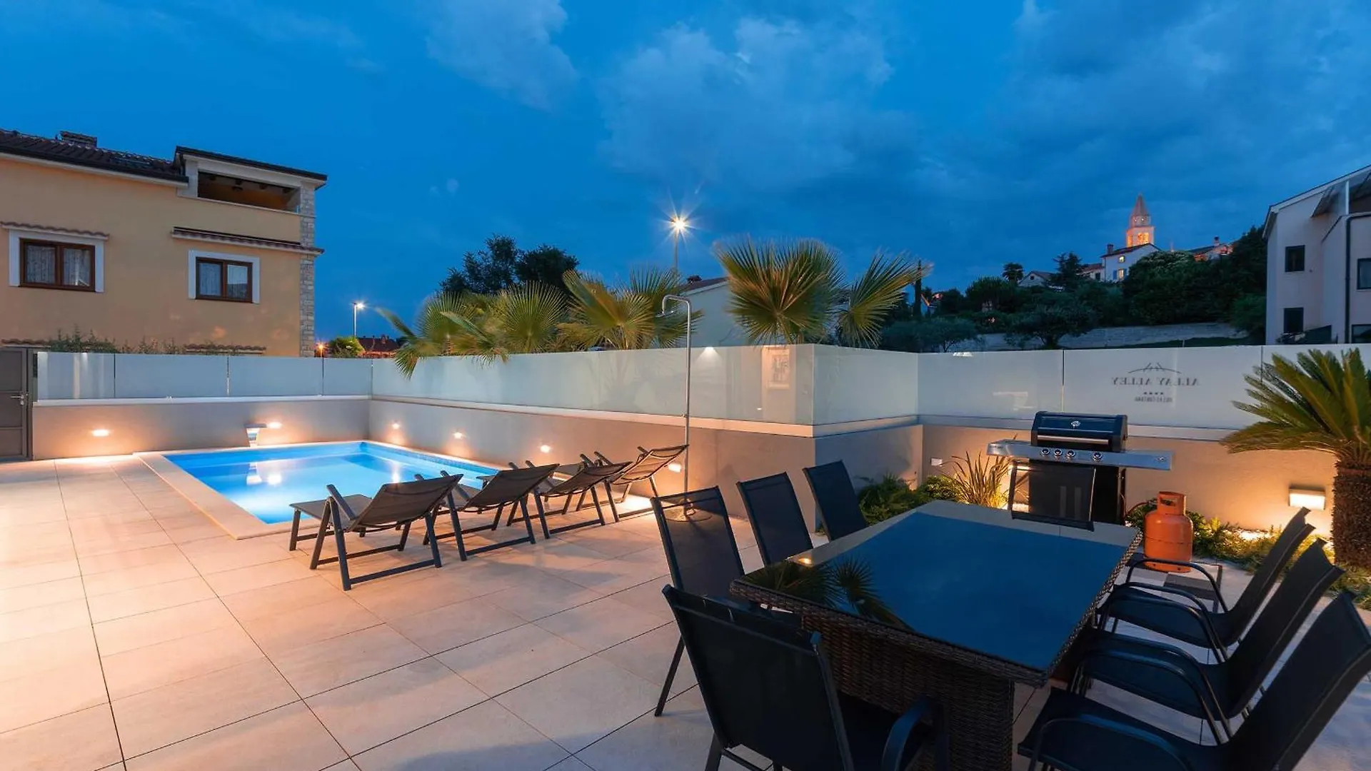 Charming Villa Magnifica With Heated Pool For 8 Funtana Croatia