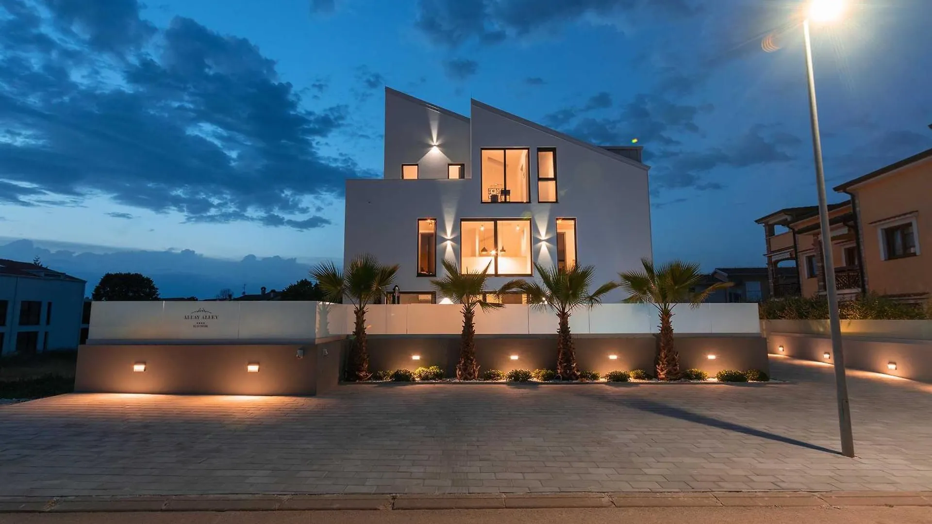 Charming Villa Magnifica With Heated Pool For 8 Funtana