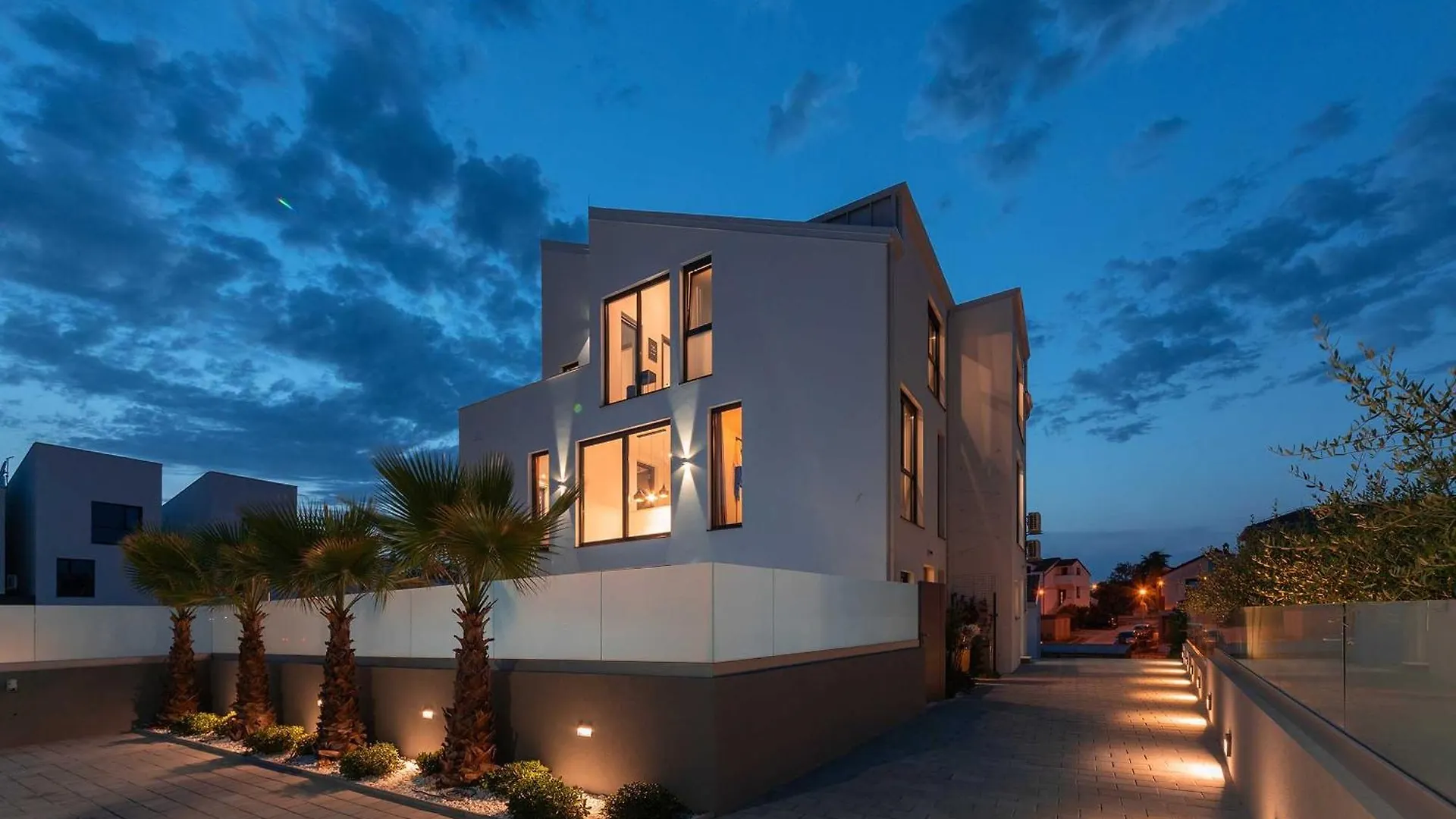 Charming Villa Magnifica With Heated Pool For 8 Funtana
